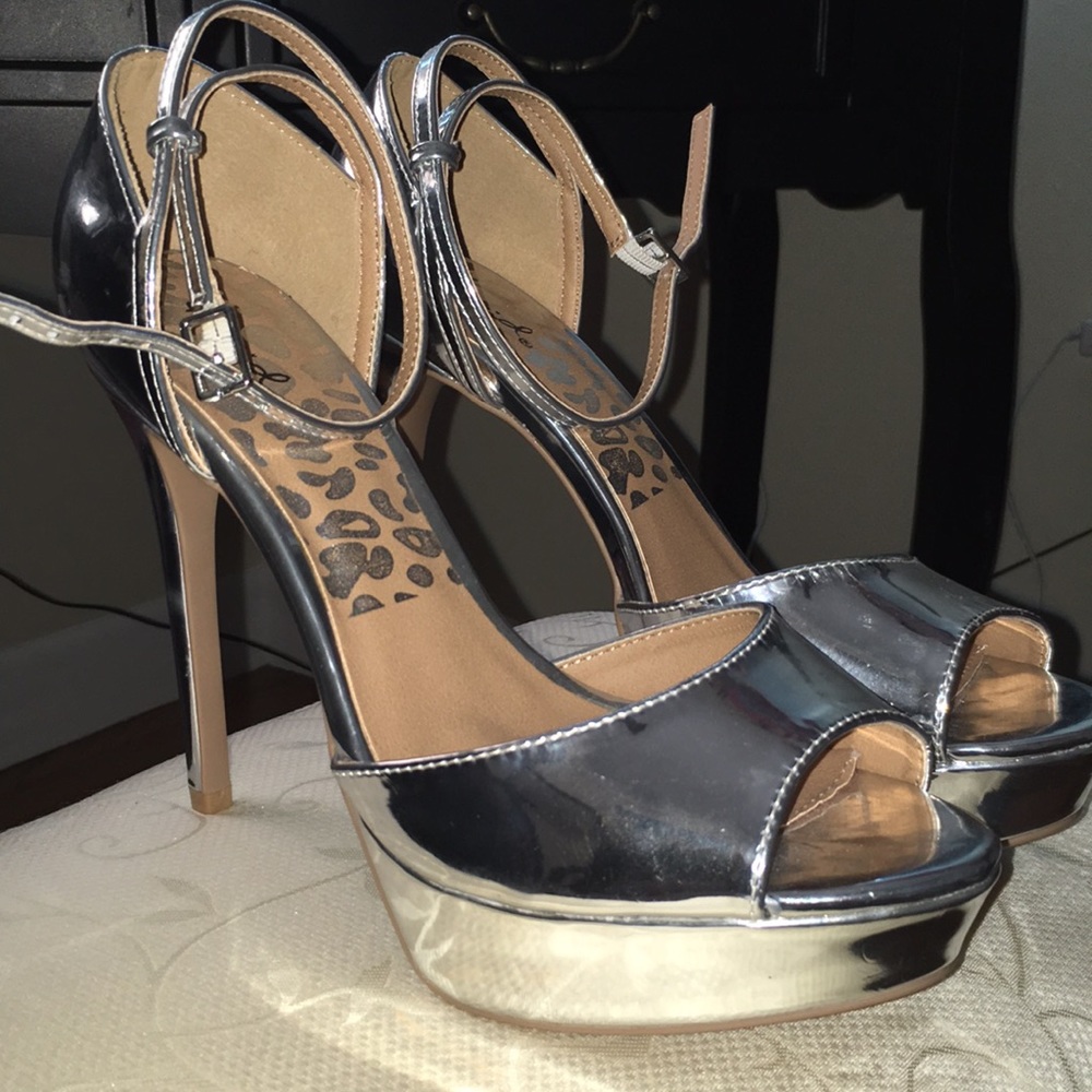 Silver Qupid high heels